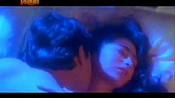 YouTube - KARISHMA kapoor hot SUHAGRAT